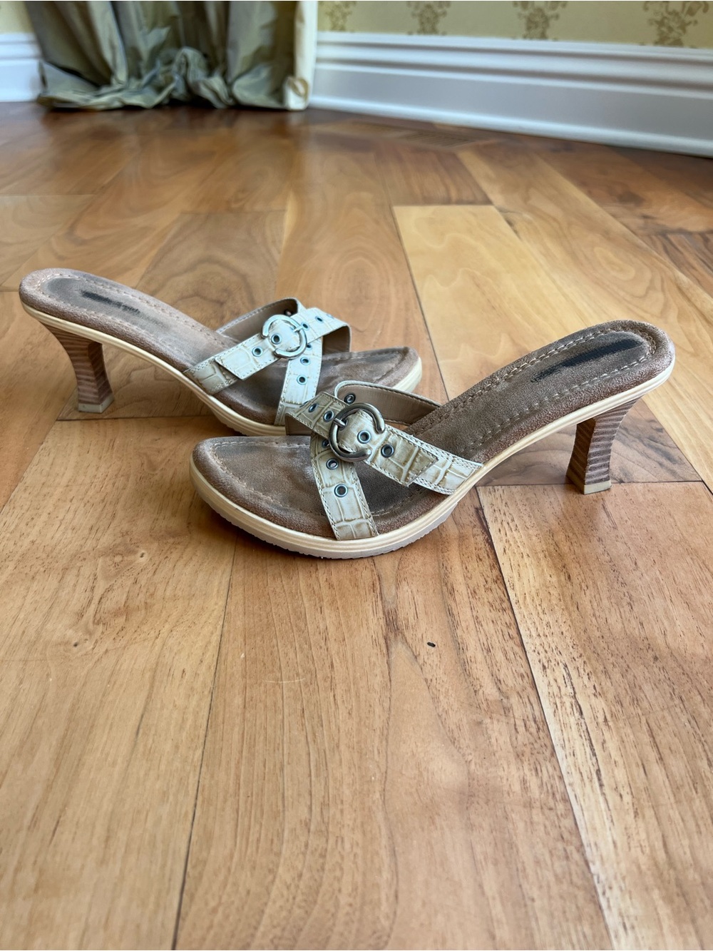 Women’s Size 7.5 Amanda Smith Strappy Sandals Crocodile Pattern